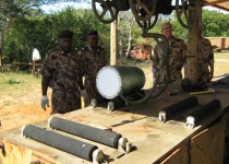 Снятие боевой части ракеты 5В27Д в Республике Мозамбик